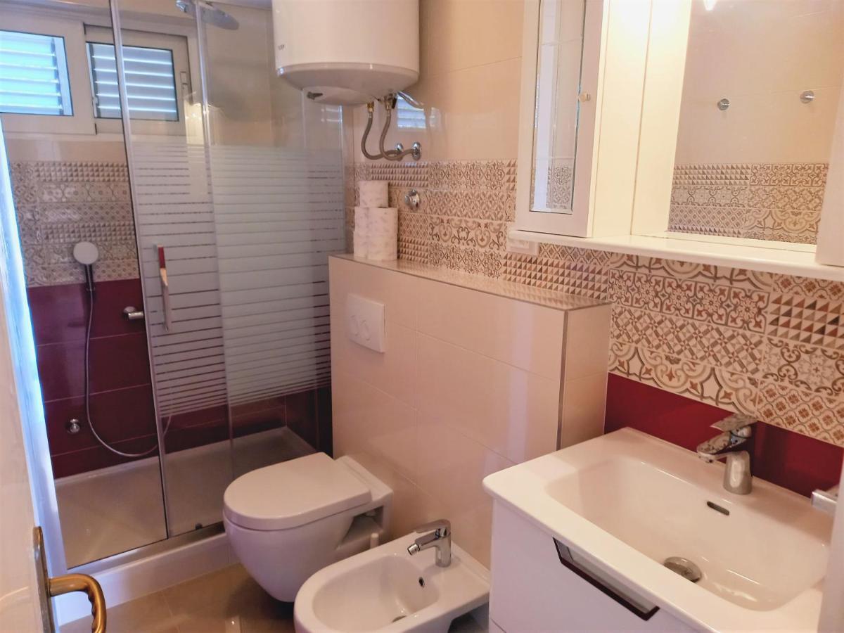 Apartments & Room Masa Starigrad Paklenica Bagian luar foto